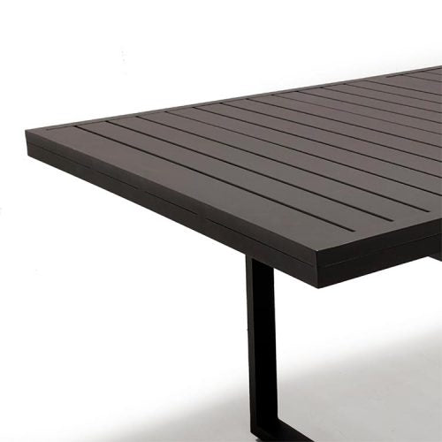 Close up of the edge of the Outdoor extension black dining table in Aluminum powder coated black 